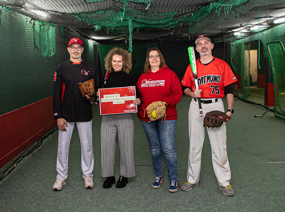 DOGEWO21 spendet für baseball nachwuchs